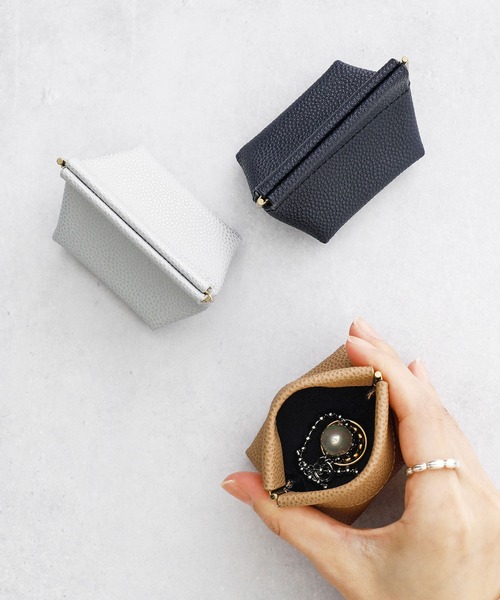 HIGHTIDE（ハイタイド）の「Grains de sable ミニケース コインケース 小銭入れ ポーチ（コインケース・レディース・グレー/ネイビー/キャメル・FREE）」の18枚目の写真