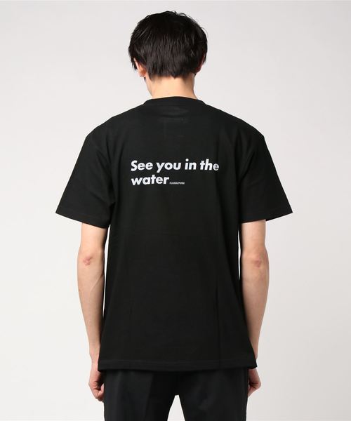 KAGAFURI KAMAKURA(カガフリカマクラ)の「KAGAFURI KAMAKURA(カガフリ カマクラ)JAWSデザインプリント Tシャツ(Tシャツ/カットソー・メンズ・ホワイト/ブラック・S/M/L)」の4枚目の写真