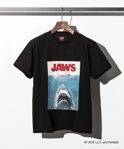KAGAFURI KAMAKURA(カガフリカマクラ)の「KAGAFURI KAMAKURA(カガフリ カマクラ)JAWSデザインプリント Tシャツ(Tシャツ/カットソー・メンズ・ホワイト/ブラック・S/M/L)」の2枚目の写真