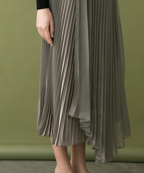 UNITED TOKYO（ユナイテッドトウキョウ）の「ラストレスプリーツスカート（スカート・レディース・シルバー/ブラック/ベージュ・2/1）」の11枚目の写真