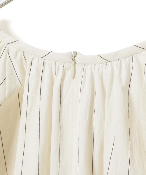 ADAM ET ROPE'(アダムエロペ)の「<洗える>ワッシャーパフスリーブブラウス(シャツ/ブラウス・レディース・オフホワイト/ネイビー/ホワイト・FREE)」の13枚目の写真