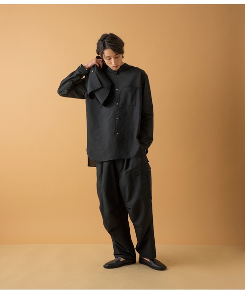 ADAM ET ROPE'（アダムエロペ）の「【吸水速乾/超軽量】リラックスシルエット バンドカラーシャツ/セットアップ対応（シャツ/ブラウス・メンズ・ブラック・S/M/L/XL/XS）」の7枚目の写真