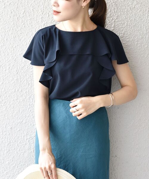 SHIPS(シップス)の「【WEB限定】〈手洗い可能〉ネックラッフルジョーゼットブラウス◇(シャツ/ブラウス・レディース・オフホワイト/ブラック/ライトグレー/ネイビー・ONE SIZE)」の4枚目の写真