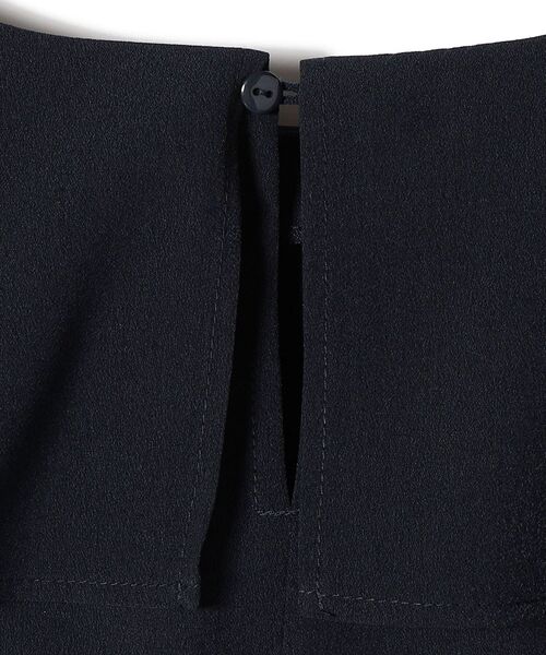 SHIPS(シップス)の「【WEB限定】〈手洗い可能〉ネックラッフルジョーゼットブラウス◇(シャツ/ブラウス・レディース・オフホワイト/ブラック/ライトグレー/ネイビー・ONE SIZE)」の13枚目の写真