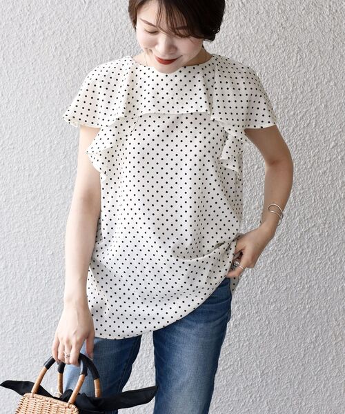 SHIPS(シップス)の「【WEB限定】〈手洗い可能〉ネックラッフルジョーゼットブラウス◇(シャツ/ブラウス・レディース・オフホワイト/ブラック/ライトグレー/ネイビー・ONE SIZE)」の18枚目の写真
