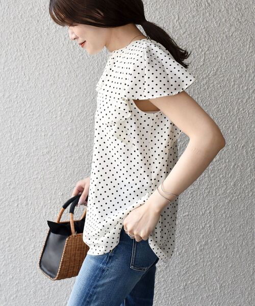 SHIPS(シップス)の「【WEB限定】〈手洗い可能〉ネックラッフルジョーゼットブラウス◇(シャツ/ブラウス・レディース・オフホワイト/ブラック/ライトグレー/ネイビー・ONE SIZE)」の21枚目の写真