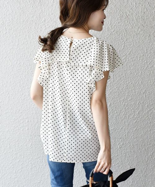 SHIPS(シップス)の「【WEB限定】〈手洗い可能〉ネックラッフルジョーゼットブラウス◇(シャツ/ブラウス・レディース・オフホワイト/ブラック/ライトグレー/ネイビー・ONE SIZE)」の22枚目の写真