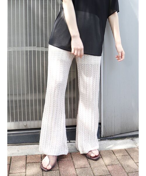 MURUA(ムルーア)の「シアージャガードフィットフレアパンツ(スウェットパンツ・レディース・ブラック/ライトブルー/ベージュ・FREE)」の1枚目の写真