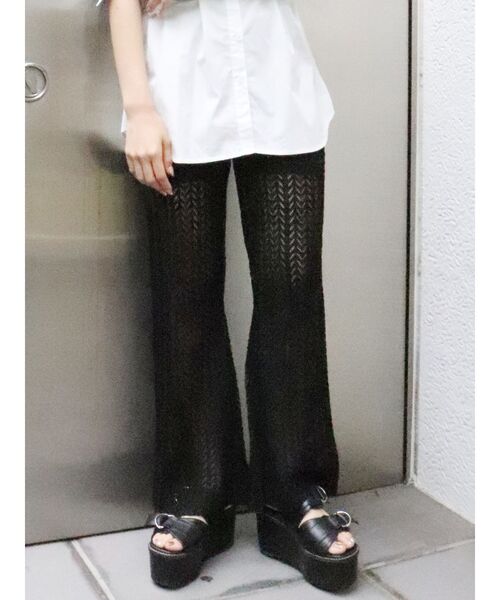 MURUA(ムルーア)の「シアージャガードフィットフレアパンツ(スウェットパンツ・レディース・ブラック/ライトブルー/ベージュ・FREE)」の2枚目の写真