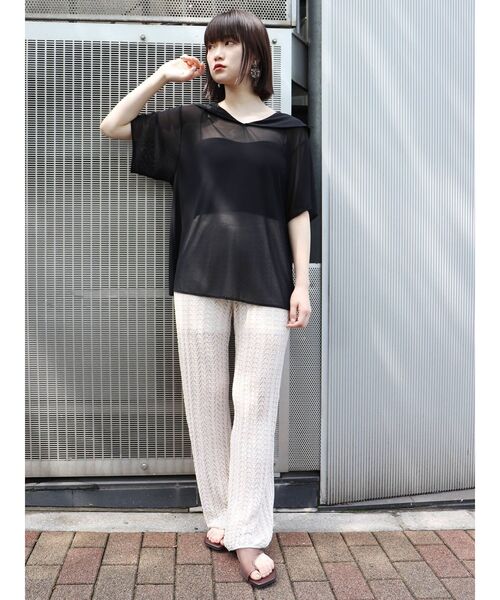 MURUA(ムルーア)の「シアージャガードフィットフレアパンツ(スウェットパンツ・レディース・ブラック/ライトブルー/ベージュ・FREE)」の10枚目の写真