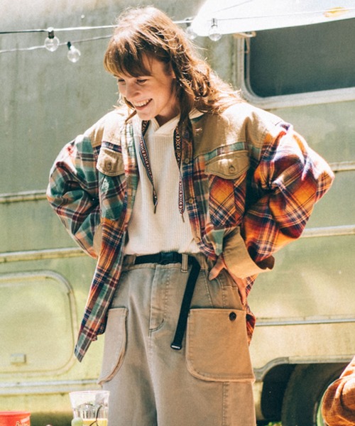 KRIFF MAYER Lady's Collection（クリフメイヤーレディースコレクション）の「マルチチェックシャツ（シャツ/ブラウス・レディース・ベージュ/ネイビー/グレー・LARGE/MEDIUM）」の2枚目の写真