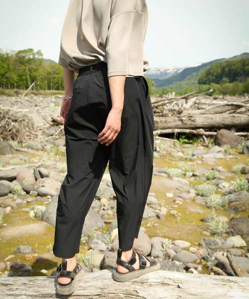 NILWAY(ニルウェイ)の「マルチウェイストレッチナイロンタックワイドバルーンパンツ(その他パンツ・メンズ・ブラック/チャコール・SMALL/MEDIUM/LARGE/X-LARGE)」の3枚目の写真
