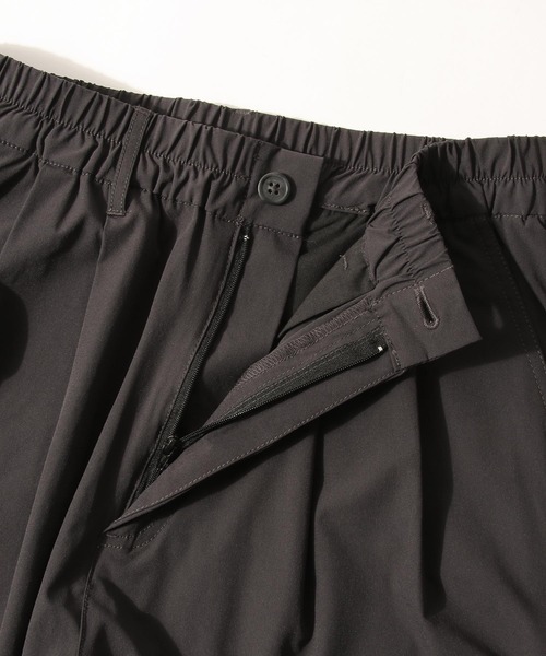 NILWAY(ニルウェイ)の「マルチウェイストレッチナイロンタックワイドバルーンパンツ(その他パンツ・メンズ・ブラック/チャコール・SMALL/MEDIUM/LARGE/X-LARGE)」の9枚目の写真