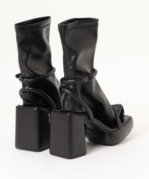 CHARLES & KEITH（チャールズ & キース）の「ルシルプラットフォーム カーフブーツ / Lucile Platform Calf Boots（ブーツ・レディース・ブラック/ブルー/ベージュ/バーガンディー/ブラック系その他2・22.5cm/23cm/23.5cm/24.5cm/25cm/25.5cm）」の16枚目の写真