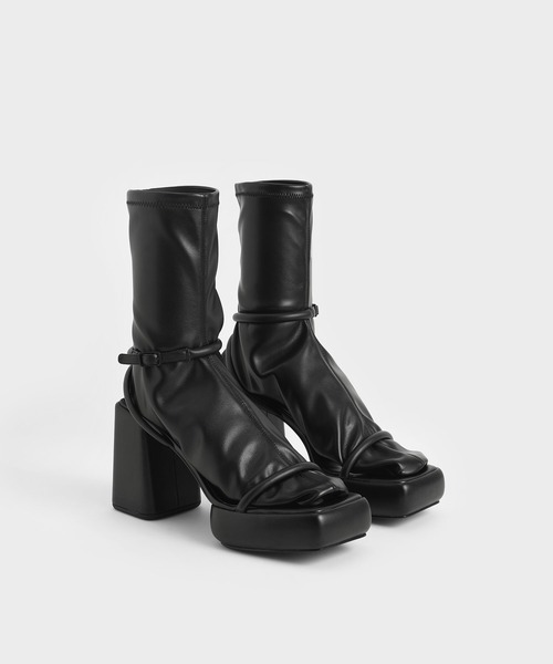 CHARLES & KEITH（チャールズ & キース）の「ルシルプラットフォーム カーフブーツ / Lucile Platform Calf Boots（ブーツ・レディース・ブラック/ブルー/ベージュ/バーガンディー/ブラック系その他2・22.5cm/23cm/23.5cm/24.5cm/25cm/25.5cm）」の9枚目の写真