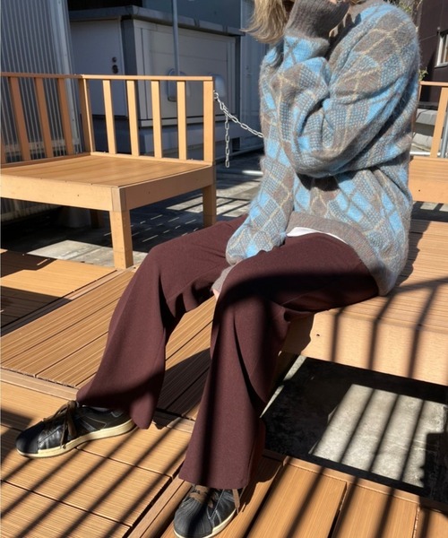 DuKKah（デュカ）の「Dukkah/【低身長向け】センタープレスフレアパンツ（スラックス・レディース・ダークブラウン/グリーン系その他/ブルー/ブラック/ベージュ系1/アイボリー/サックスブルー/グリーン・XS/S/SMALL/X-SMALL）」の4枚目の写真