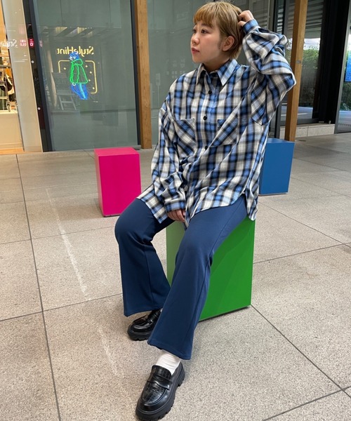 DuKKah（デュカ）の「Dukkah/【低身長向け】センタープレスフレアパンツ（スラックス・レディース・ダークブラウン/グリーン系その他/ブルー/ブラック/ベージュ系1/アイボリー/サックスブルー/グリーン・XS/S/SMALL/X-SMALL）」の8枚目の写真