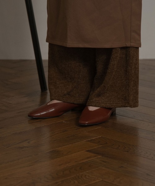 lawgy(ラウジー)の「V cut simple pumps(パンプス・レディース・ブラック/ブラウン/キャメル・S/M/L)」の2枚目の写真