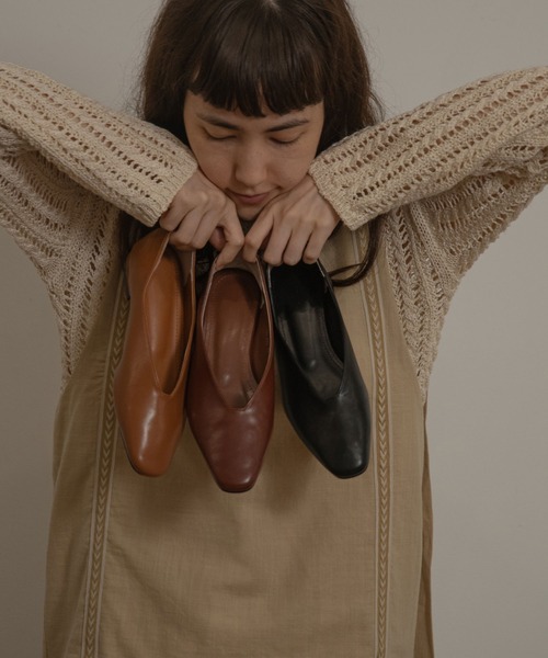 lawgy(ラウジー)の「V cut simple pumps(パンプス・レディース・ブラック/ブラウン/キャメル・S/M/L)」の1枚目の写真