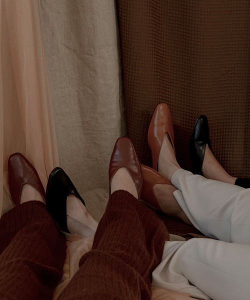 lawgy(ラウジー)の「V cut simple pumps(パンプス・レディース・ブラック/ブラウン/キャメル・S/M/L)」の7枚目の写真