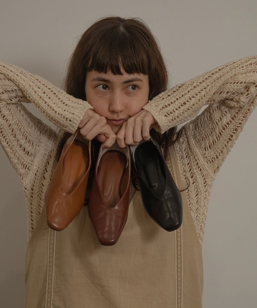 lawgy(ラウジー)の「V cut simple pumps(パンプス・レディース・ブラック/ブラウン/キャメル・S/M/L)」の4枚目の写真