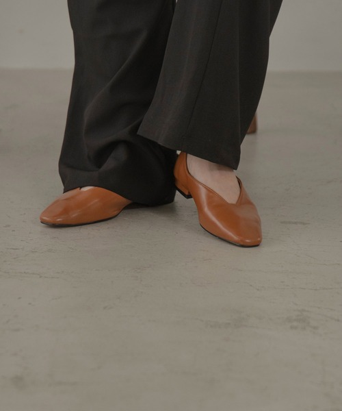 lawgy(ラウジー)の「V cut simple pumps(パンプス・レディース・ブラック/ブラウン/キャメル・S/M/L)」の9枚目の写真