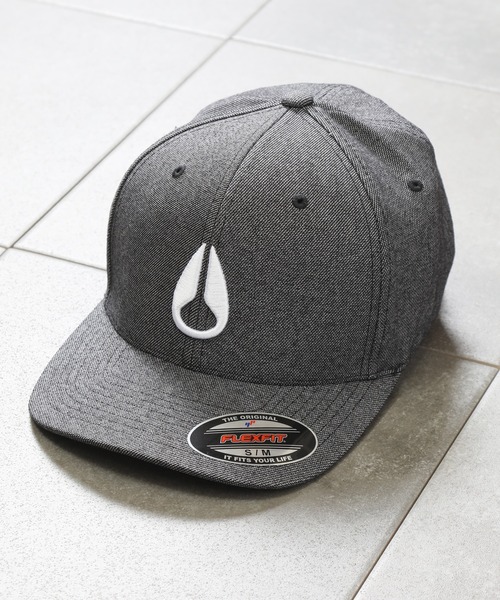 NIXON（ニクソン）の「【NIXON/ニクソン】FLEXFIT ロゴキャップ(Deep