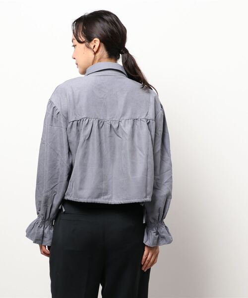 ems excite（エムズエキサイト）の「クロップドリボンシャツ（シャツ/ブラウス・レディース・ブルー/アイボリー/ブラウン・FREE）」の7枚目の写真