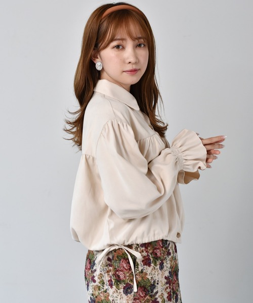 ems excite（エムズエキサイト）の「クロップドリボンシャツ（シャツ/ブラウス・レディース・ブルー/アイボリー/ブラウン・FREE）」の2枚目の写真