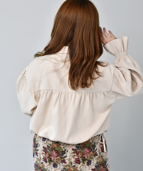 ems excite（エムズエキサイト）の「クロップドリボンシャツ（シャツ/ブラウス・レディース・ブルー/アイボリー/ブラウン・FREE）」の12枚目の写真