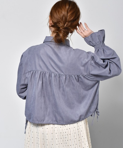 ems excite（エムズエキサイト）の「クロップドリボンシャツ（シャツ/ブラウス・レディース・ブルー/アイボリー/ブラウン・FREE）」の11枚目の写真