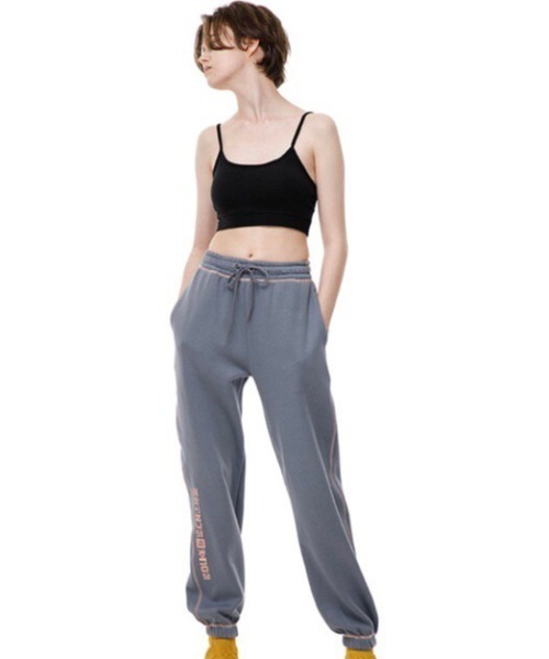 runningHIGH(ランニングハイ)の「【running high/ランニングハイ】STITCH POINT JOGGER SWEAT PANTS ステッチ ポイント ロゴ ジョガー スウェット パンツ(スウェットパンツ・レディース・ブラック/ブルー/ライトグレー・ONE SIZE)」の3枚目の写真