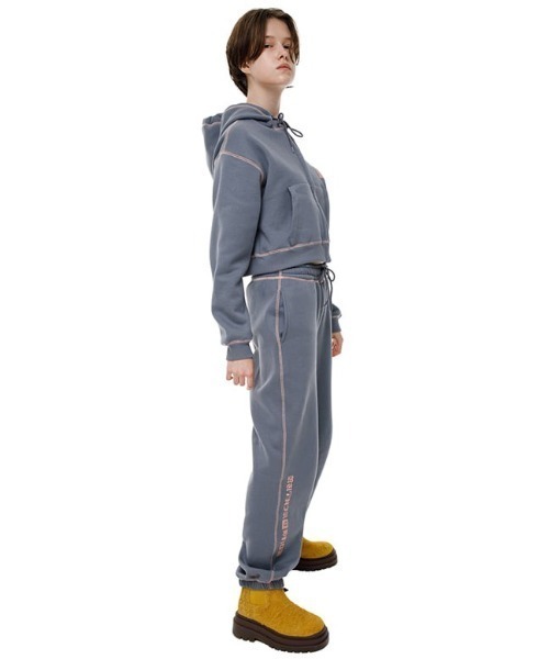 runningHIGH(ランニングハイ)の「【running high/ランニングハイ】STITCH POINT JOGGER SWEAT PANTS ステッチ ポイント ロゴ ジョガー スウェット パンツ(スウェットパンツ・レディース・ブラック/ブルー/ライトグレー・ONE SIZE)」の6枚目の写真
