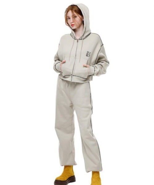 runningHIGH(ランニングハイ)の「【running high/ランニングハイ】STITCH POINT JOGGER SWEAT PANTS ステッチ ポイント ロゴ ジョガー スウェット パンツ(スウェットパンツ・レディース・ブラック/ブルー/ライトグレー・ONE SIZE)」の11枚目の写真