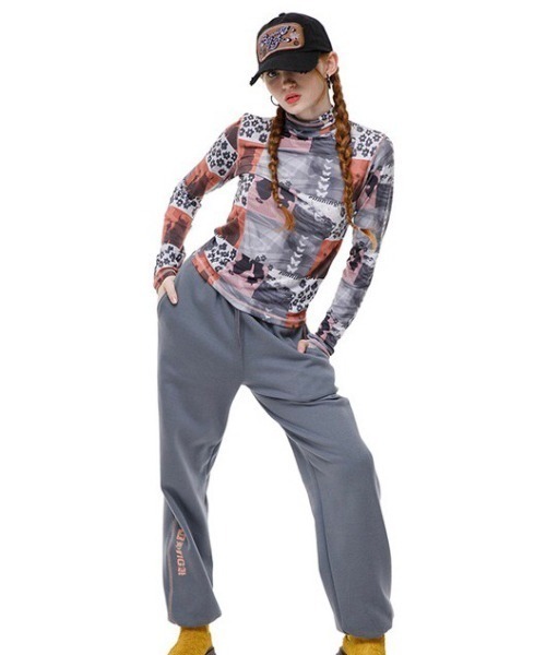 runningHIGH(ランニングハイ)の「【running high/ランニングハイ】STITCH POINT JOGGER SWEAT PANTS ステッチ ポイント ロゴ ジョガー スウェット パンツ(スウェットパンツ・レディース・ブラック/ブルー/ライトグレー・ONE SIZE)」の16枚目の写真