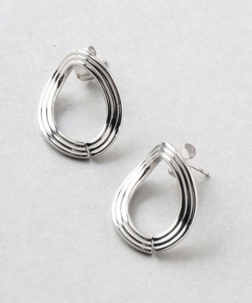 Manon's Selection(マノンズセレクション)の「ウェーブリングピアス(ピアス(両耳用)・レディース・シルバー/ゴールド・ONE SIZE)」の5枚目の写真