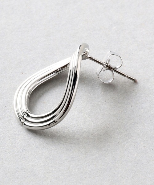 Manon's Selection(マノンズセレクション)の「ウェーブリングピアス(ピアス(両耳用)・レディース・シルバー/ゴールド・ONE SIZE)」の6枚目の写真