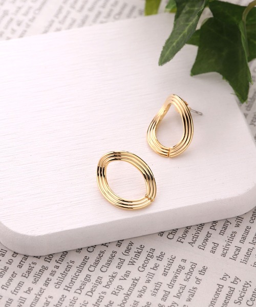 Manon's Selection(マノンズセレクション)の「ウェーブリングピアス(ピアス(両耳用)・レディース・シルバー/ゴールド・ONE SIZE)」の7枚目の写真