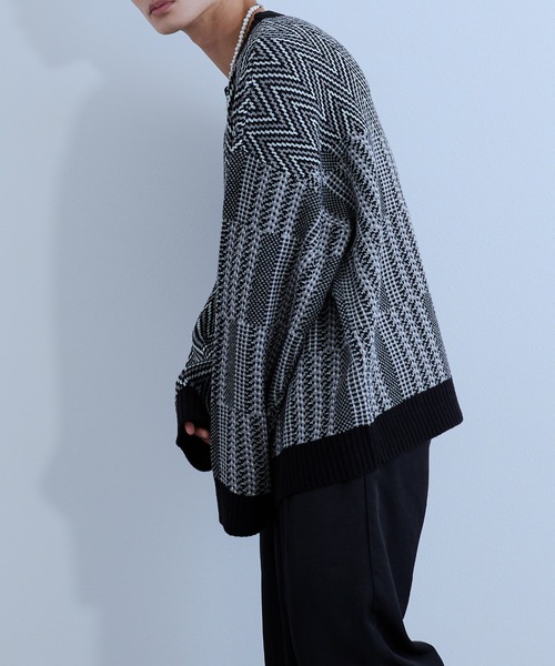 Ellno Loset（エルノロゼット）の「アシンメトリージャガードニット