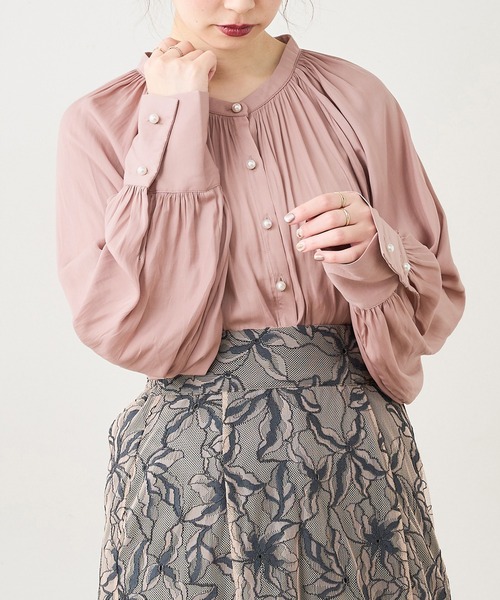 natural couture(ナチュラルクチュール)の「【WEB限定】たっぷりギャザーラグランパール釦ブラウス(シャツ/ブラウス・レディース・アイボリー/スミクロ/ミント/ピンクベージュ/その他1/その他2・FREE)」の1枚目の写真