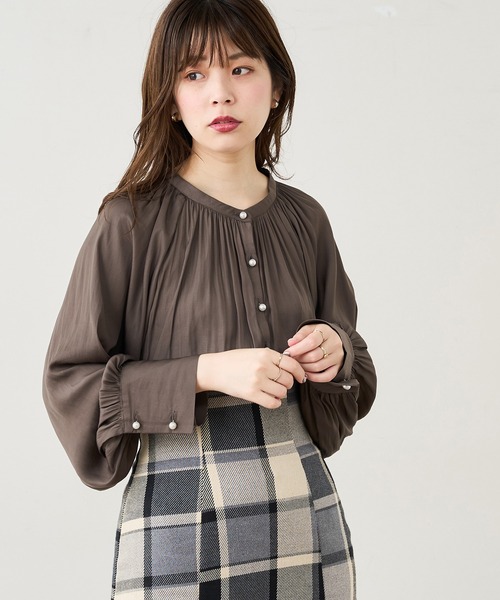 natural couture(ナチュラルクチュール)の「【WEB限定】たっぷりギャザーラグランパール釦ブラウス(シャツ/ブラウス・レディース・アイボリー/スミクロ/ミント/ピンクベージュ/その他1/その他2・FREE)」の10枚目の写真