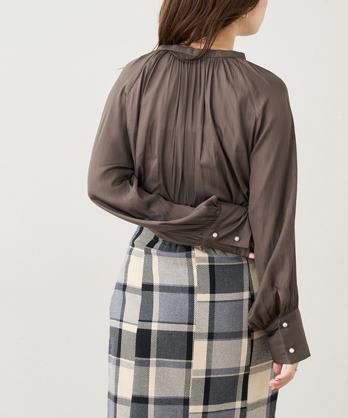 natural couture(ナチュラルクチュール)の「【WEB限定】たっぷりギャザーラグランパール釦ブラウス(シャツ/ブラウス・レディース・アイボリー/スミクロ/ミント/ピンクベージュ/その他1/その他2・FREE)」の7枚目の写真