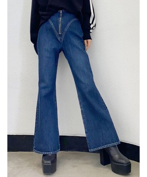 GYDA(ジェイダ)の「【セットアップ着用可】ハイウエストデザインZIPフレアデニムパンツ(デニムパンツ・レディース・ライトブルー/インディゴブルー・SMALL/MEDIUM)」の3枚目の写真