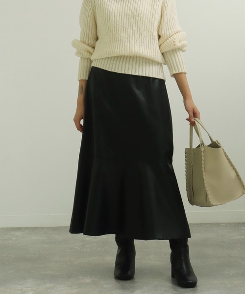 AULI(アウリィ)の「【低身長向けサイズ】美シルエットフェイクレザーマーメイドスカート(スカート・レディース・ブラック/ブラウン/アイボリー・S/XS)」の3枚目の写真