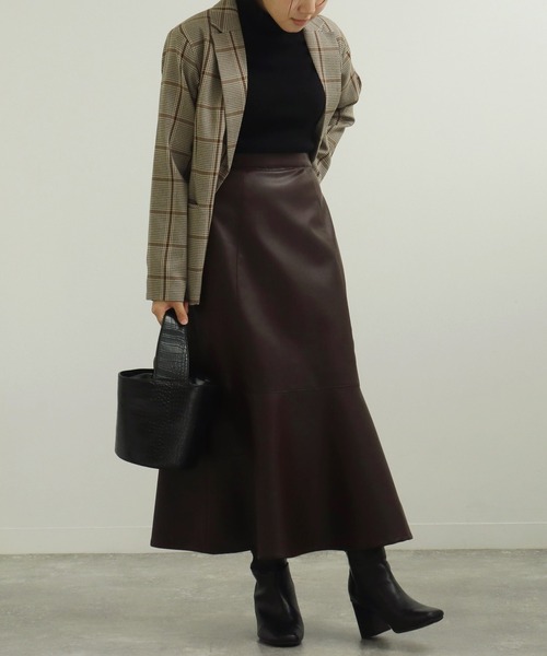 AULI(アウリィ)の「【低身長向けサイズ】美シルエットフェイクレザーマーメイドスカート(スカート・レディース・ブラック/ブラウン/アイボリー・S/XS)」の8枚目の写真
