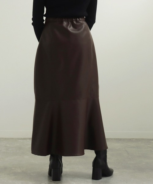 AULI(アウリィ)の「【低身長向けサイズ】美シルエットフェイクレザーマーメイドスカート(スカート・レディース・ブラック/ブラウン/アイボリー・S/XS)」の6枚目の写真