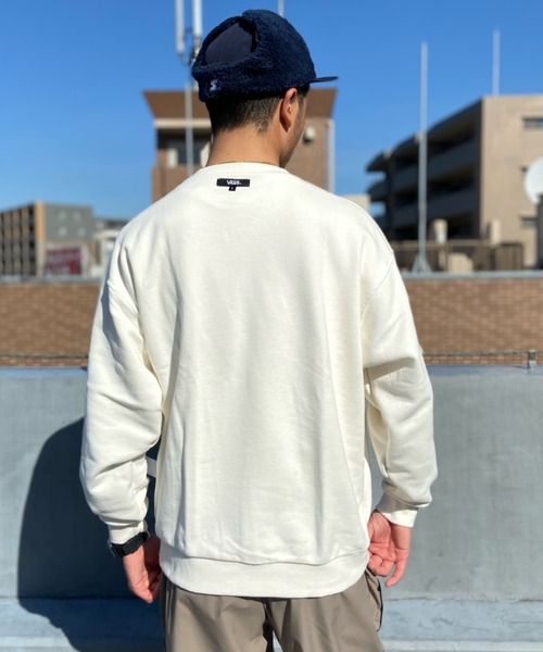 VANS(バンズ)の「【ムラサキスポーツ別注】VANS/バンズ オーバーサイズ リバーシブルトレーナー/カレッジロゴ 無地トレーナー/裏毛 クルーネックスウェット 122R1040323(スウェット・メンズ・ホワイト/ブラック/グレー・M/L/XL/XXL)」の13枚目の写真