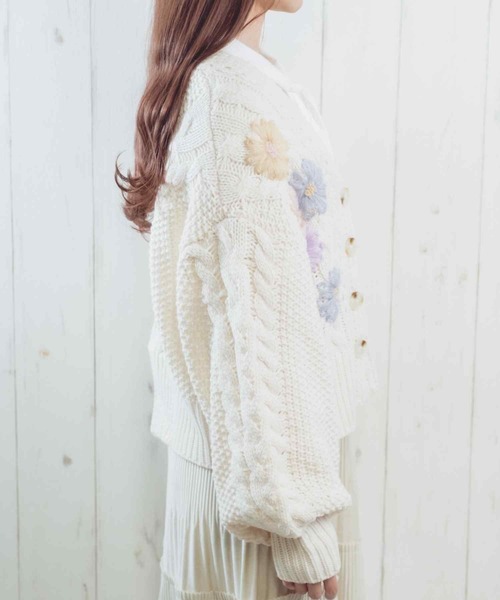 Hamble by Par Avion（ハンブルバイパラビオン）の「フラワー刺繍カーデ（カーディガン/ボレロ・レディース・アイボリー/ラベンダー・ONESIZE）」の11枚目の写真