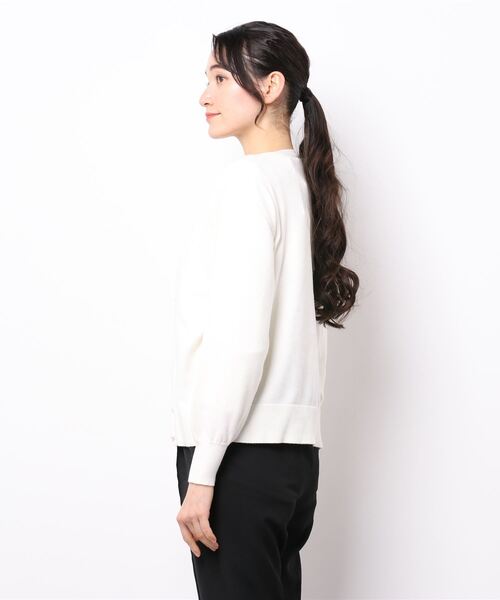 Te chichi（テチチ）の「パールボタンVネックカーディガン（カーディガン/ボレロ・レディース・ベージュ/オフホワイト/ブラック/グレー・ﾌﾘ-）」の5枚目の写真