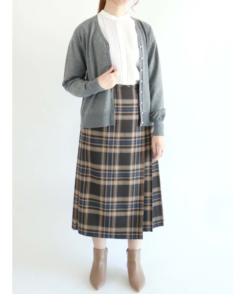 Te chichi（テチチ）の「パールボタンVネックカーディガン（カーディガン/ボレロ・レディース・ベージュ/オフホワイト/ブラック/グレー・ﾌﾘ-）」の12枚目の写真